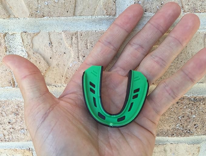 MoGo Mint Flavored Mouth Guard - Wrestling Boxing Football Mouth Piece for All Sports - Adult Mouth-Guard for Ages 11 & Up - Comes with Protective Case and Tether Strap